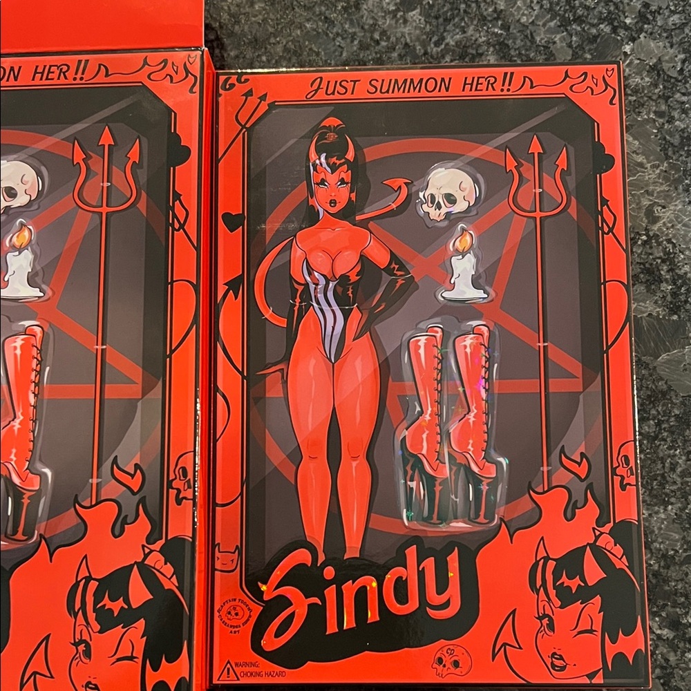Devil-Themed Eyeshadow Palette - Red and Black